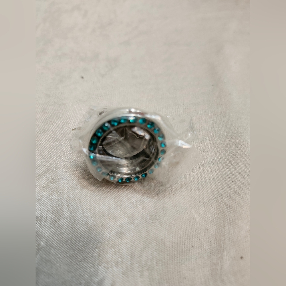 Floating Locket Necklace and Ring - Picture 4 of 5